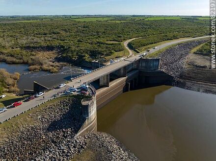 Vista aérea de la represa de Paso Severino en la ruta 76 - Departamento de Florida - URUGUAY. Foto No. 82197
