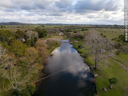 Aerial view of the Santa Lucía river at Arequita campground - Lavalleja - URUGUAY. Photo #82205