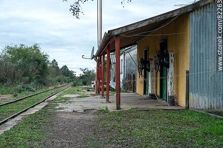 Estación de trenes Ing. Andreoni. Andén de la estación - Departamento de Lavalleja - URUGUAY. Foto No. 82263