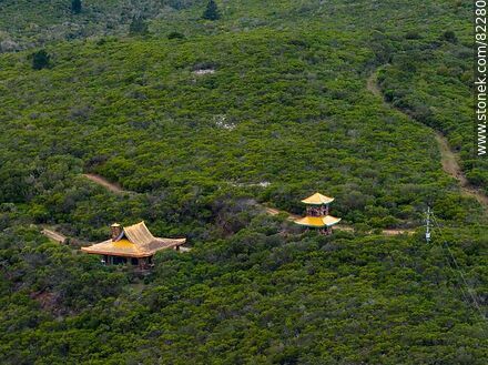 Vista aérea de un templo budista en la sierra de Carapé - Departamento de Lavalleja - URUGUAY. Foto No. 82280