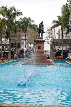 Plaza Libertad. Monumento a Lavalleja - Departamento de Lavalleja - URUGUAY. Foto No. 82370