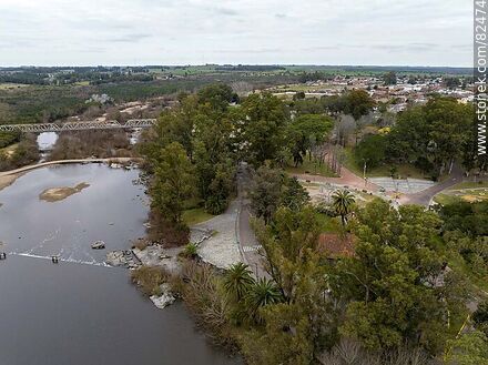 Vista aérea del. Parque Robaina frente al río Santa Lucía - Departamento de Florida - URUGUAY. Foto No. 82474