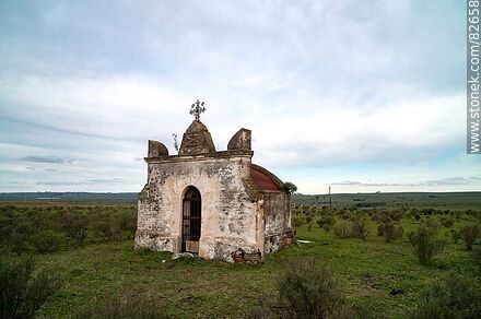 Crypt on the side of route 37 - Department of Rivera - URUGUAY. Photo #82658