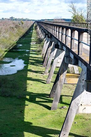 El puente más largo del Uruguay (2Km). Ruta 6 (Km. 329 ferro). Cabecera norte en Tacuarembó - Durazno - URUGUAY. Photo #82706