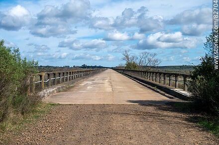 El puente más largo del Uruguay (2Km). Cabecera norte en Tacuarembó, mirando a Durazno - Durazno - URUGUAY. Photo #82704