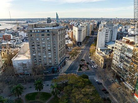 Aerial view from Plaza Fabini to Libertador Avenue - Department of Montevideo - URUGUAY. Photo #82888