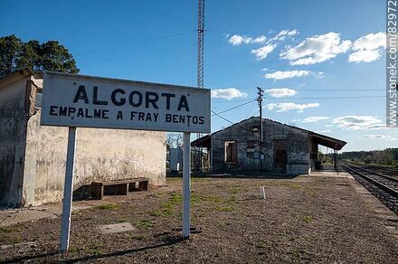 Algorta train station. Sign on the station platform. Track to Paysandú - Rio Negro - URUGUAY. Photo #82972