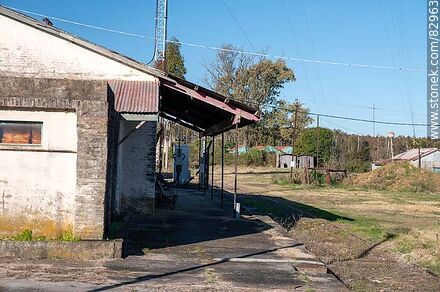 Estación de trenes de Algorta - Departamento de Río Negro - URUGUAY. Foto No. 82963