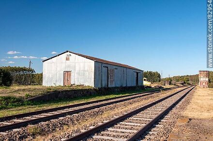 Estación de trenes de Algorta. Galpón de carga de AFE - Departamento de Río Negro - URUGUAY. Foto No. 82954