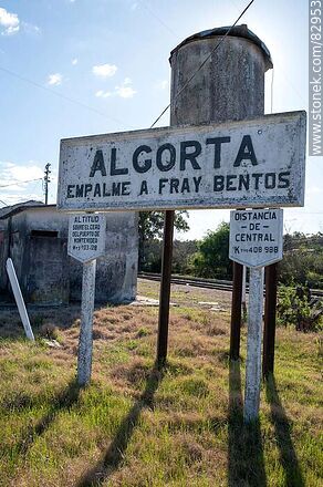 Algorta train station. Junction to Fray Bentos. Station sign. - Rio Negro - URUGUAY. Photo #82953