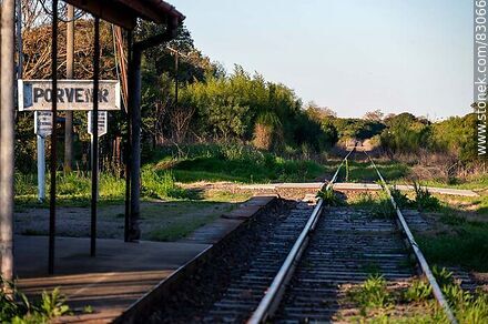 Estación de ferrocarril Porvenir. Vías a estación Algorta - Departamento de Paysandú - URUGUAY. Foto No. 83066