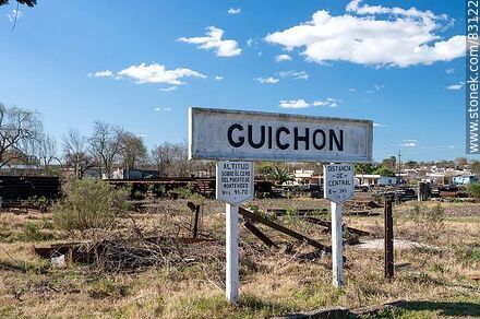 Estación Guichón de ferrocarril. Cartel de la estación - Departamento de Paysandú - URUGUAY. Foto No. 83122