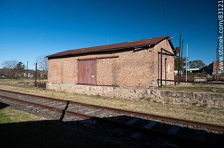 Estación Guichón de ferrocarril. Galpón de la estación - Departamento de Paysandú - URUGUAY. Foto No. 83121
