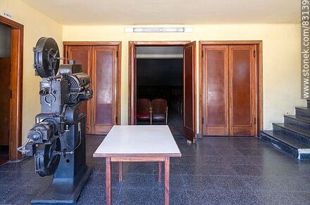 Guichon Cinema. Lobby with an old film projector - Department of Paysandú - URUGUAY. Photo #83139