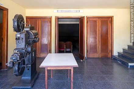Guichon Cinema. Lobby with an old film projector - Department of Paysandú - URUGUAY. Photo #83138