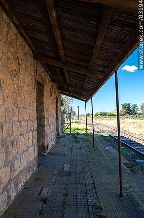 Estación de trenes de Merinos. Andén de la estación - Departamento de Río Negro - URUGUAY. Foto No. 83194