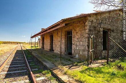 Estación de trenes de Merinos. Andén de la estación - Rio Negro - URUGUAY. Photo #83176