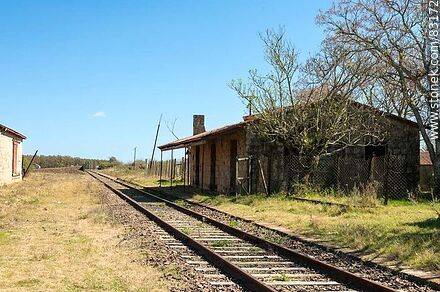 Estación de trenes de Merinos. Línea férrea reciclada por encima de la antigua - Rio Negro - URUGUAY. Photo #83172