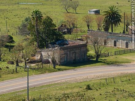 Vista aérea de antiguas casas abandonadas en Merino - Departamento de Paysandú - URUGUAY. Foto No. 83212