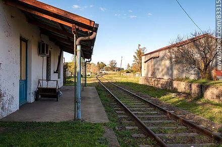 Estación de trenes de Piedras Coloradas. Andén de la estación - Departamento de Paysandú - URUGUAY. Foto No. 83315