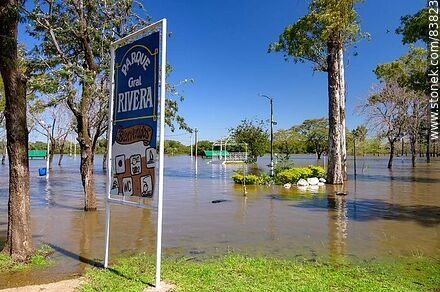 Crecida del río Uruguay sobre el parque Rivera inundado - Departamento de Artigas - URUGUAY. Foto No. 83823