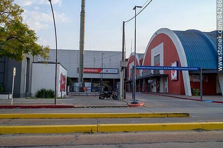 Salto Shopping on José Batlle y Ordóñez Ave. - Department of Salto - URUGUAY. Photo #84286