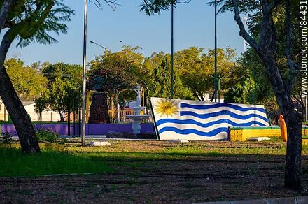 Joaquín Suárez Square. Mural with the Uruguayan flag - Department of Salto - URUGUAY. Photo #84431