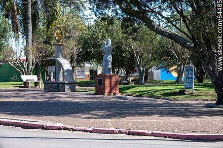 Plaza de los 33 Orientales. Monument to the mother - Department of Rivera - URUGUAY. Photo #84485