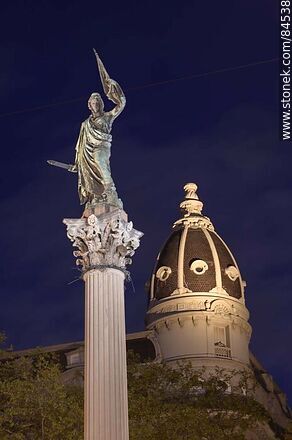 The Statue of Liberty and the dome of the Montero Palace - Department of Montevideo - URUGUAY. Photo #84538