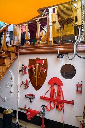 Deck of the Italian training ship and sailing ship Amerigo Vespucci - Department of Montevideo - URUGUAY. Photo #84696