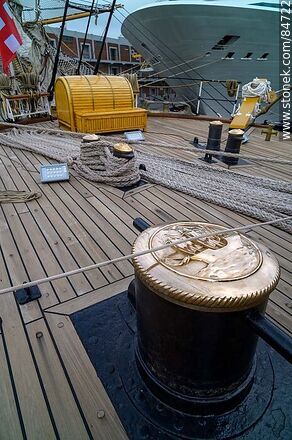 Deck of the Italian training ship and sailing ship Amerigo Vespucci - Department of Montevideo - URUGUAY. Photo #84722