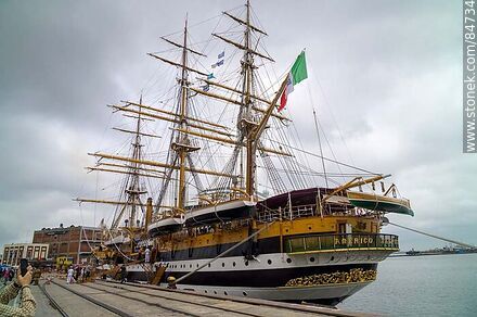 Popa del buque escuela y velero italiano Amerigo Vespucci en Montevideo - Departamento de Montevideo - URUGUAY. Foto No. 84734