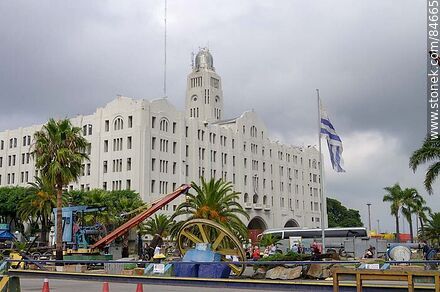 Edificio sede del Comando General de la Armada - Department of Montevideo - URUGUAY. Photo #84665