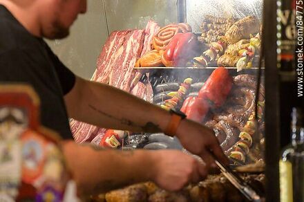 Barbecue at the Mercado del Puerto - Department of Montevideo - URUGUAY. Photo #84775