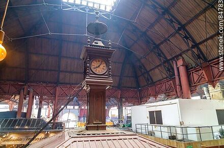 Old clock in the Mercado del Puerto - Department of Montevideo - URUGUAY. Photo #84783