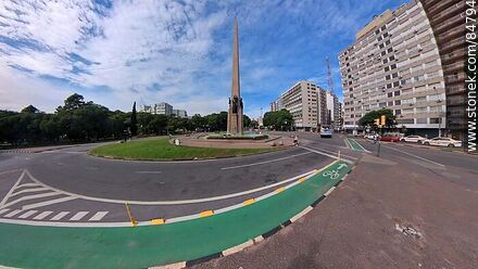 Obelisco a los Constituyentes on Bulevar Artigas, 18 de Julio Ave. and Luis Morquio Ave. - Department of Montevideo - URUGUAY. Photo #84794