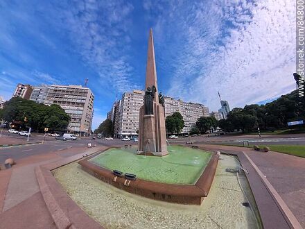 El Obelisco a los Constituyentes en Bulevar Artigas, Av. 18 de Julio y Av. Luis Morquio - Departamento de Montevideo - URUGUAY. Foto No. 84800