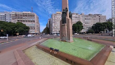 Obelisco a los Constituyentes on Bulevar Artigas, 18 de Julio Ave. and Luis Morquio Ave. - Department of Montevideo - URUGUAY. Photo #84797