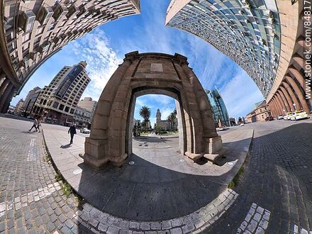 Gate of the Citadel. Juncal Street with views to the north and south. - Department of Montevideo - URUGUAY. Photo #84817
