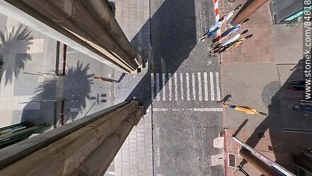 Puerta de la Ciudadela y la calle Juncal desde arriba - Departamento de Montevideo - URUGUAY. Foto No. 84818
