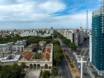 Vista aérea de Bulevar Artigas y una boca del túnel de la Av. 8 de Octubre. Hospital Italiano - Departamento de Montevideo - URUGUAY. Foto No. 84936