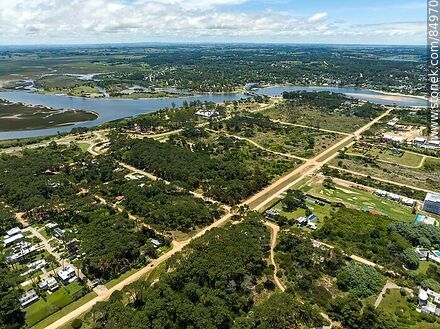 Vista aérea de la avenida Miguel Ángel y el arroyo Maldonado - Punta del Este y balnearios cercanos - URUGUAY. Foto No. 84970