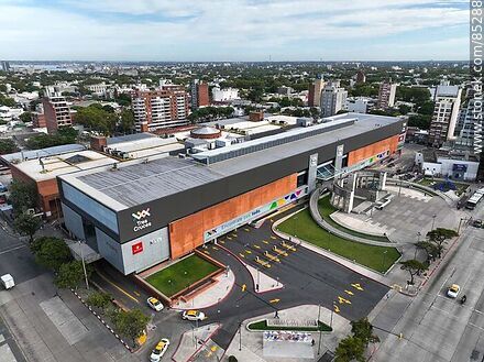 Vista aérea del Shopping Tres Cruces - Departamento de Montevideo - URUGUAY. Foto No. 85288