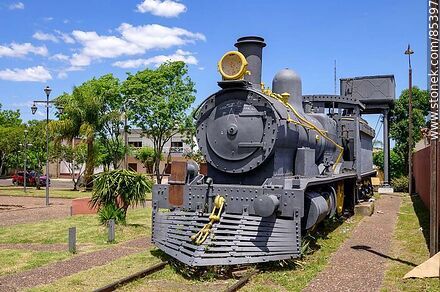 Square in front of the bus terminal. Old steam locomotive - Artigas - URUGUAY. Photo #85397
