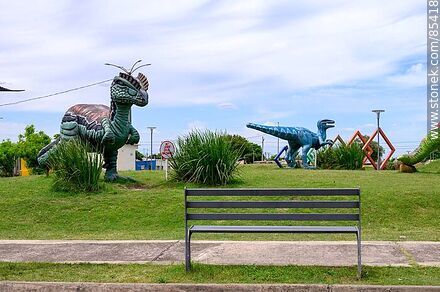 Dinosaurios en la plaza de los Niños - Departamento de Artigas - URUGUAY. Foto No. 85418