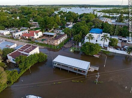 Aerial view of the river station and Prefectura Naval with the river swollen. - Artigas - URUGUAY. Photo #85542