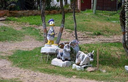 Garden dwarfs in a house - Department of Salto - URUGUAY. Photo #85614