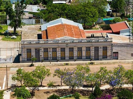 Aerial view of a government building on Treinta y Tres street in front of Joaquín Suárez square. - Department of Salto - URUGUAY. Photo #85610