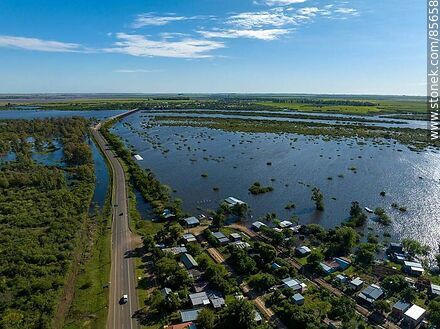 Vista aérea de la Ruta 3 mirando al norte al río Cuareim - Departamento de Artigas - URUGUAY. Foto No. 85658