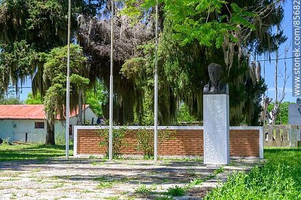 Busto de Artigas - Department of Paysandú - URUGUAY. Photo #85682